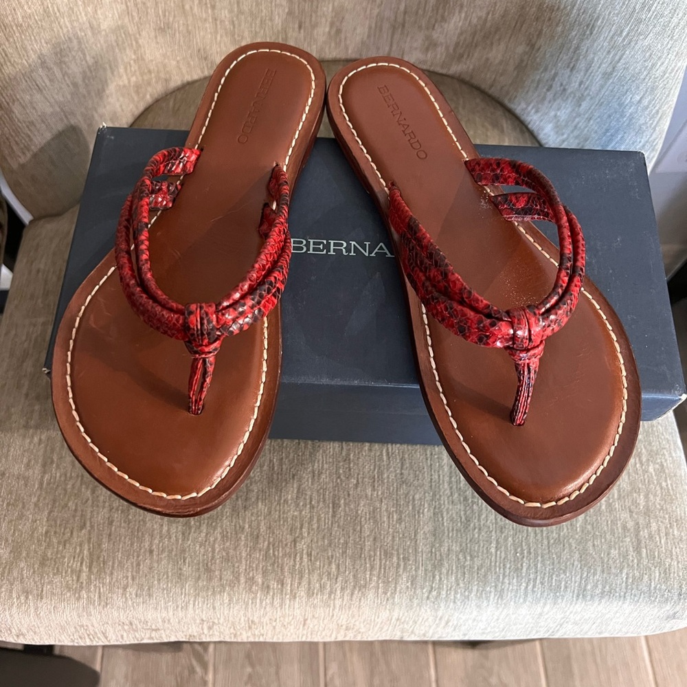 Bernardo Miami Sandals. Size 9.5. Red/black leather